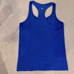 Lululemon swiftly tank blue Nile size 8